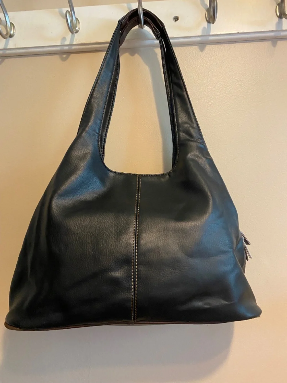 GUCCI black leather hobo handbag. Made in Italy with logo on the front.